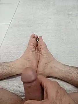 Snapshot of Hardapple01 chatting on 03/05/25, 12:49 Hardapple01 online show from 03/05/25, 12:49