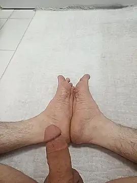 Snapshot of Hardapple01 chatting on 03/13/25, 11:05 Hardapple01 online show from 03/13/25, 11:05