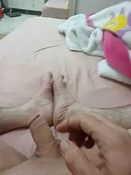 Snapshot of Hardapple01 chatting on 03/19/25, 08:00 Hardapple01 online show from 03/19/25, 08:00