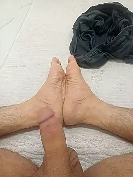 Snapshot of Hardapple01 chatting on 09/27/25, 04:17 Hardapple01 online show from 09/27/25, 04:17