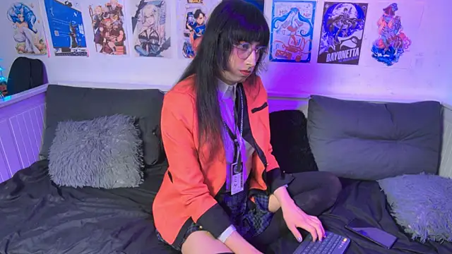 Snapshot of snowblack_ chatting on 06/06/26, 04:44 snowblack online show from 06/06/26, 04:44