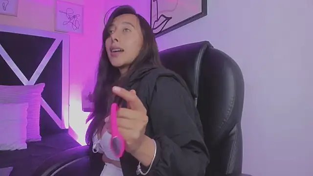 lena banks online show from 11/24/25, 10:53