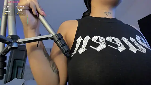 LunaBaker-1 online show from 02/11/25, 09:03