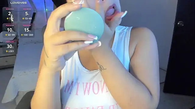 LunaBaker-1 online show from 02/26/25, 11:04