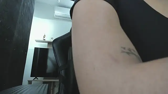 LunaBaker-1 online show from 09/28/25, 07:30