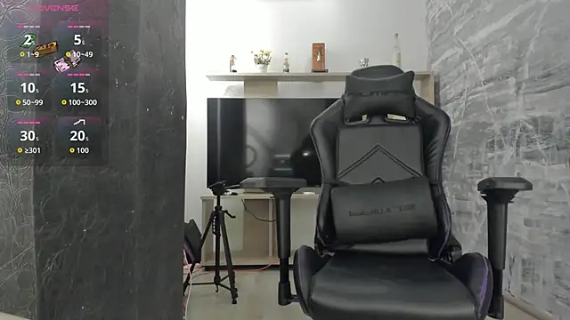 LunaBaker-1 online show from 10/09/25, 08:07