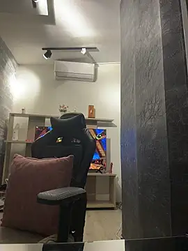 LunaBaker-1 online show from 12/13/25, 07:53