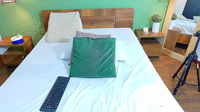 dannaahbrown online show from 02/13/25, 07:21