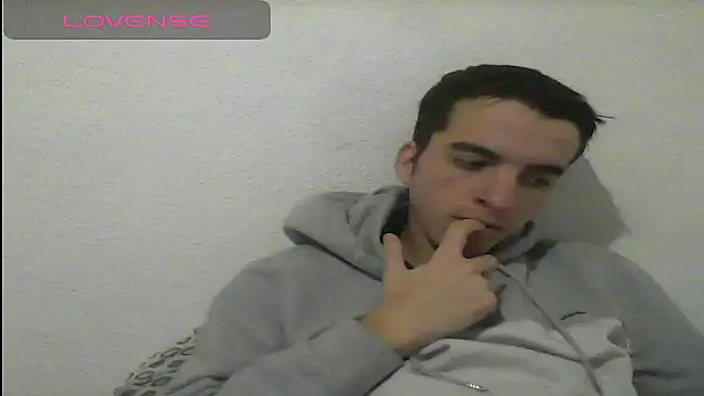 Snapshot of Tombgy07 chatting on 01/07/25, 04:37 Tombgy07 online show from 01/07/25, 04:37