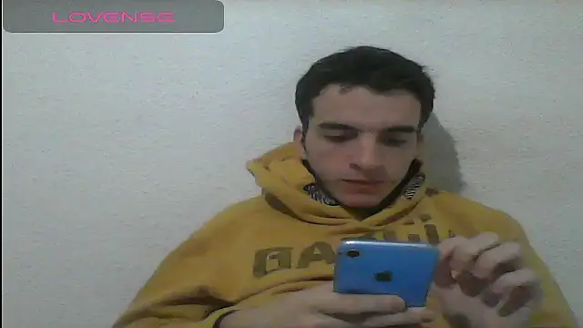 Snapshot of Tombgy07 chatting on 01/12/25, 08:47 Tombgy07 online show from 01/12/25, 08:47