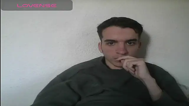 Snapshot of Tombgy07 chatting on 02/14/25, 03:05 Tombgy07 online show from 02/14/25, 03:05