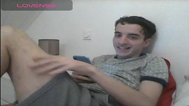 Snapshot of Tombgy07 chatting on 02/25/25, 08:19 Tombgy07 online show from 02/25/25, 08:19