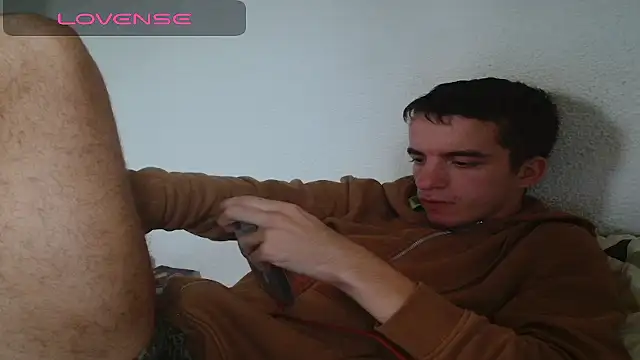 Snapshot of Tombgy07 chatting on 09/13/25, 04:40 Tombgy07 online show from 09/13/25, 04:40