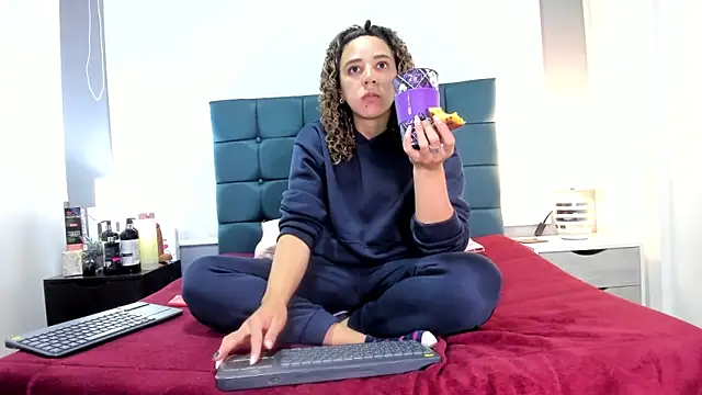 charlott lens online show from 11/18/25, 04:55