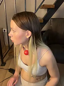 Snapshot of KittyKatyDream chatting on 12/28/24, 04:52 KittyKatyDream online show from 12/28/24, 04:52