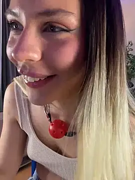 Snapshot of KittyKatyDream chatting on 01/18/25, 04:53 KittyKatyDream online show from 01/18/25, 04:53