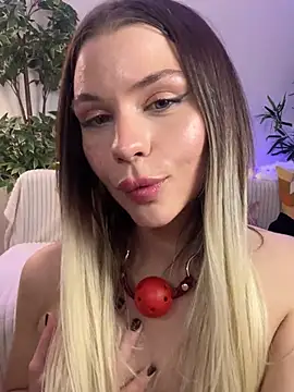 Snapshot of KittyKatyDream chatting on 02/03/25, 10:32 KittyKatyDream online show from 02/03/25, 10:32