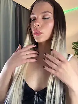 Snapshot of KittyKatyDream chatting on 02/09/25, 03:45 KittyKatyDream online show from 02/09/25, 03:45