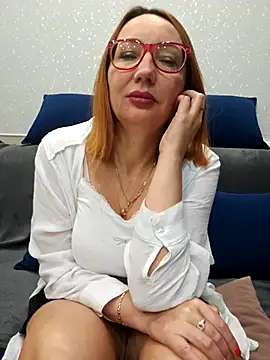 Snapshot of LybovNTV chatting on 10/17/25, 02:37 LybovNTV online show from 10/17/25, 02:37