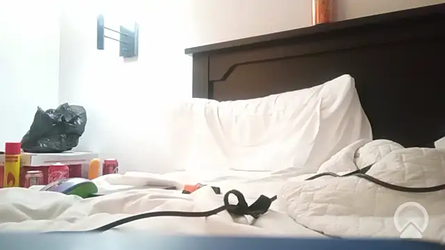 Snapshot of JunkieLiLMethWhore chatting on 10/15/25, 05:51 JunkieLiLMethWhore online show from 10/15/25, 05:51