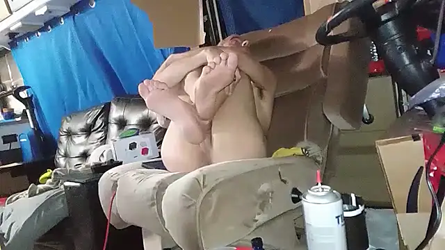 Snapshot of JunkieLiLMethWhore chatting on 02/25/26, 02:43 JunkieLiLMethWhore online show from 02/25/26, 02:43