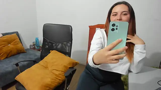  girls on fire  online show from 02/14/25, 11:53