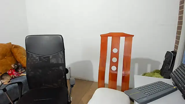  girls on fire  online show from 02/26/25, 03:42