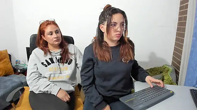  girls on fire  online show from 03/07/25, 02:36