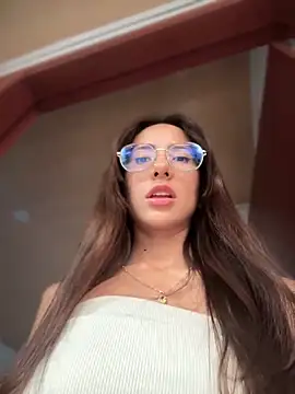 lauravasquez online show from 03/09/25, 06:00