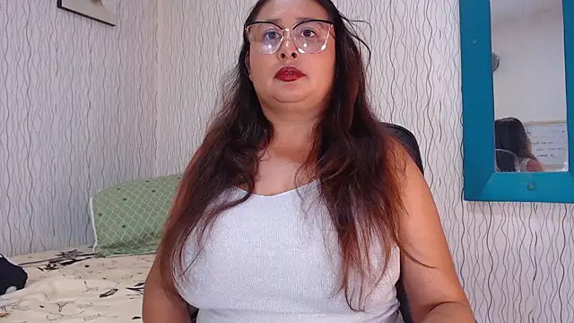 Snapshot of NadiaWhite chatting on 02/07/25, 06:13 NadiaWhite online show from 02/07/25, 06:13