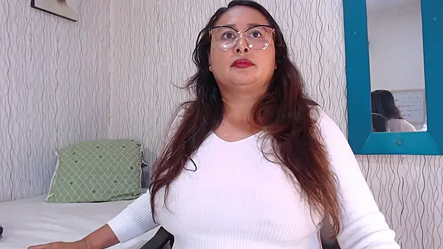 Snapshot of NadiaWhite chatting on 02/14/25, 06:29 NadiaWhite online show from 02/14/25, 06:29