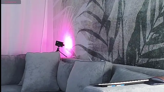 lily  foster online show from 12/02/24, 06:41