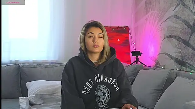 lily  foster online show from 12/14/24, 07:07