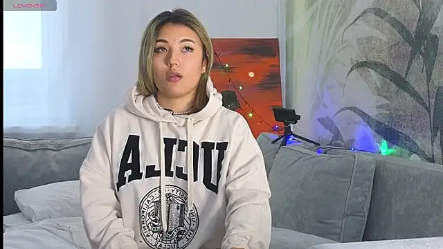 lily  foster online show from 12/25/24, 09:34