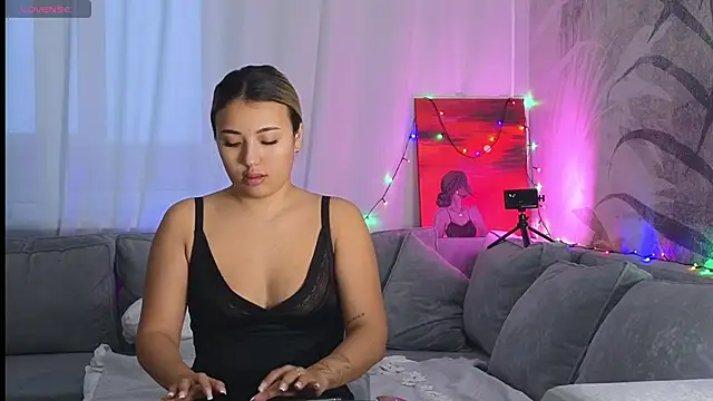 lily  foster online show from 12/30/24, 06:09