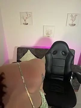 Megan lu2 online show from 11/23/25, 04:23