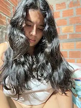 Snapshot of moncerrat_luna chatting on 02/11/25, 06:11 moncerrat luna online show from 02/11/25, 06:11