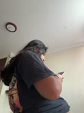 Snapshot of moncerrat_luna chatting on 10/20/25, 07:36 moncerrat luna online show from 10/20/25, 07:36