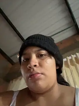 moncerrat luna online show from 11/28/25, 12:08