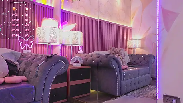 Emiily Scott1 online show from 12/18/24, 12:51