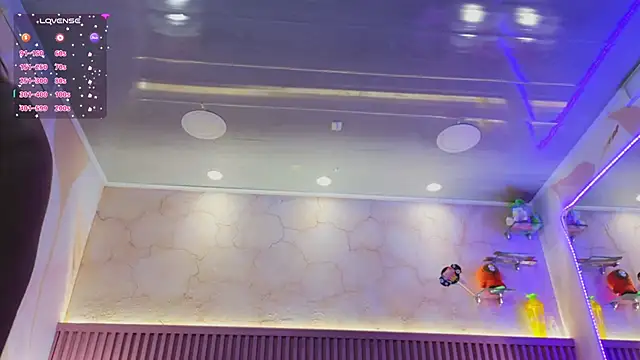 Emiily Scott1 online show from 12/20/24, 12:49