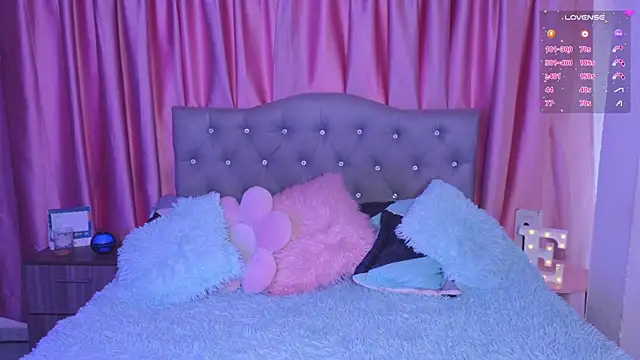 Emiily Scott1 online show from 11/28/25, 09:39