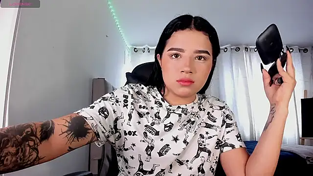 aliice walker  online show from 10/31/25, 04:41