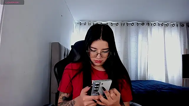 aliice walker  online show from 11/06/25, 04:41