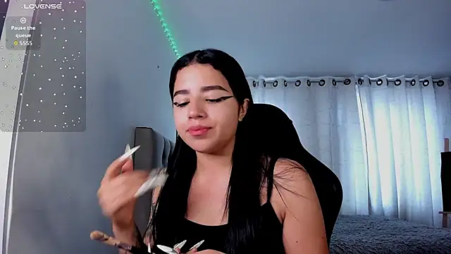 aliice walker  online show from 11/18/25, 04:44