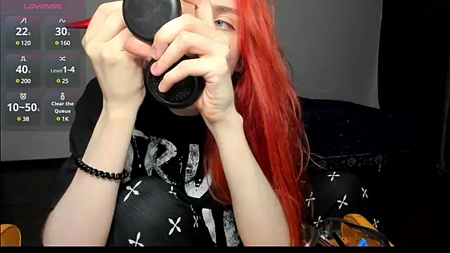 Snapshot of KitsuneRem chatting on 01/11/25, 08:10 KitsuneRem online show from 01/11/25, 08:10