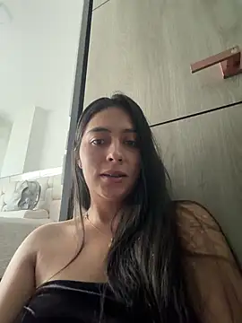 Snapshot of Sophie__Foxxx chatting on 04/20/26, 03:37 Sophie Foxxx online show from 04/20/26, 03:37