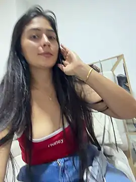 Snapshot of Sophie__Foxxx chatting on 04/22/26, 04:30 Sophie Foxxx online show from 04/22/26, 04:30