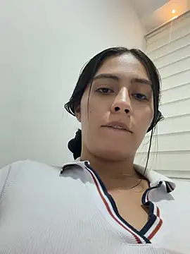 Snapshot of Sophie__Foxxx chatting on 05/21/26, 02:29 Sophie Foxxx online show from 05/21/26, 02:29
