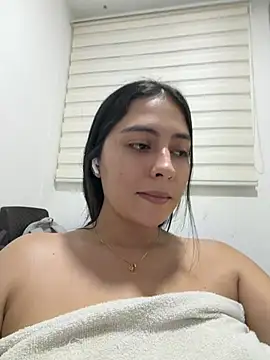 Snapshot of Sophie__Foxxx chatting on 05/29/26, 12:30 Sophie Foxxx online show from 05/29/26, 12:30